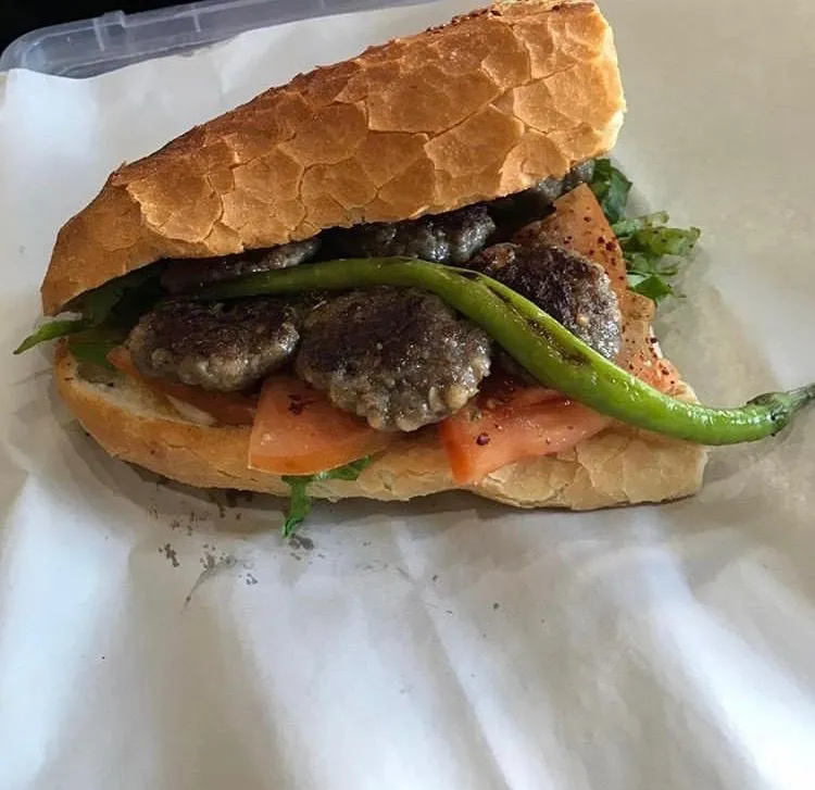Ekmek Arası Köfte Dürüm
