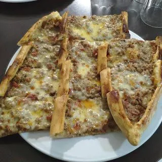 Kıymalı Kaşarlı Pide